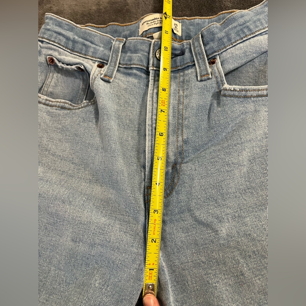 Light Wash High Rise Straight Jeans SIZE 25 SHORT - Picture 4 of 6